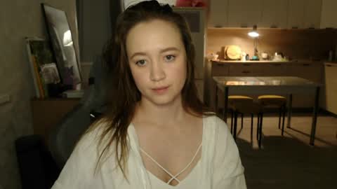 _lalune_ online show from March 30, 3:24 pm