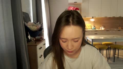 _lalune_ online show from April 18, 2:43 pm