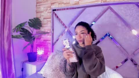 Lanna  online show from September 29, 1:00 am