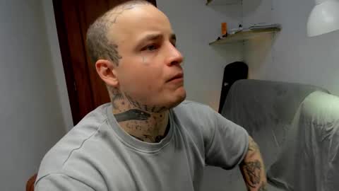 Layne online show from March 31, 8:48 am