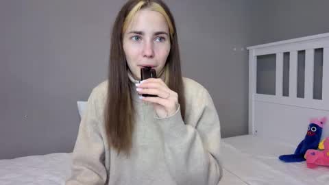 Snapshot of _little_butterfly_ chatting on November 24, 6:46 am Emma online show from November 24, 6:46 am