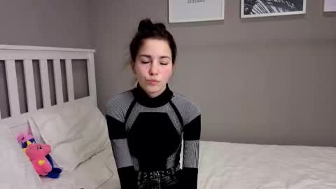 Snapshot of _little_butterfly_ chatting on November 30, 5:50 pm Emma online show from November 30, 5:50 pm