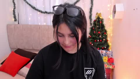 Snapshot of _little_ivy chatting on December 4, 3:32 pm Ivy 3 online show from December 4, 3:32 pm