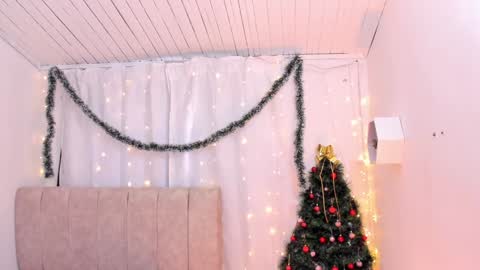 Snapshot of _little_ivy chatting on December 4, 6:39 pm Ivy 3 online show from December 4, 6:39 pm