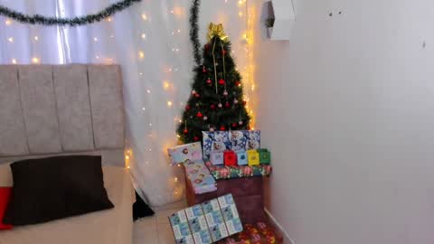 Snapshot of _little_ivy chatting on December 7, 4:25 pm Ivy 3 online show from December 7, 4:25 pm