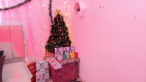 Snapshot of _little_ivy chatting on December 14, 12:55 pm Ivy 3 online show from December 14, 12:55 pm
