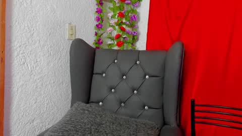 Snapshot of _little_ivy chatting on December 24, 1:06 pm Ivy 3 online show from December 24, 1:06 pm