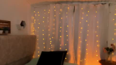Snapshot of _little_ivy chatting on February 20, 9:31 pm Ivy 3 online show from February 20, 9:31 pm