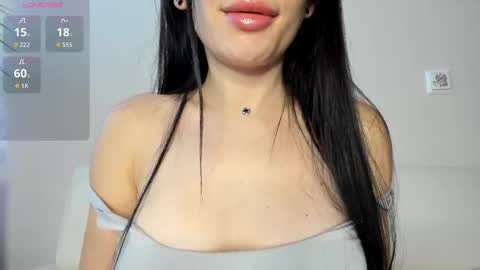 Snapshot of _little_minxxx_ chatting on November 16, 12:05 am Julia online show from November 16, 12:05 am