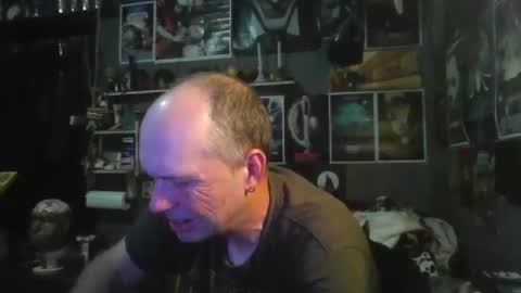 Snapshot of _longfellow chatting on November 6, 8:32 pm That guy online show from November 6, 8:32 pm