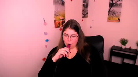 Mary online show from October 24, 7:21 pm