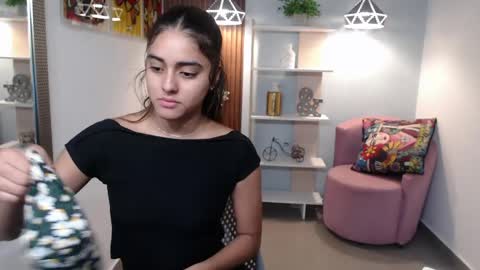Snapshot of _lucy_grey chatting on June 8, 10:59 am Lucy online show from June 8, 10:59 am