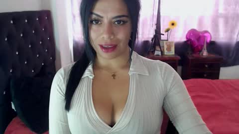 Snapshot of _m_y_q_u_e_e_n_ chatting on October 31, 4:19 pm QUEEN online show from October 31, 4:19 pm