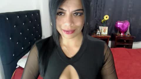 Snapshot of _m_y_q_u_e_e_n_ chatting on November 12, 1:28 am QUEEN online show from November 12, 1:28 am