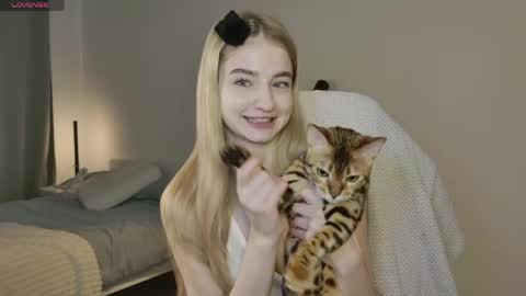 Anna online show from April 12, 2:11 pm