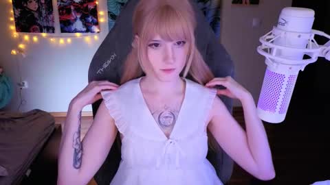 Snapshot of _mariko_ chatting on March 9, 2:10 pm Mariko online show from March 9, 2:10 pm