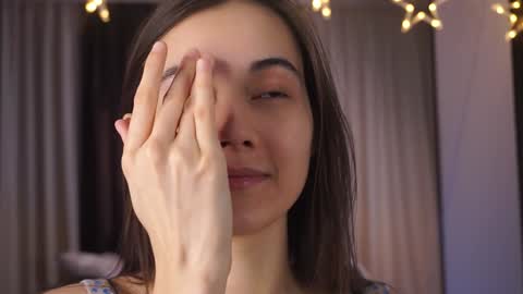  Gwen  online show from December 4, 7:01 pm