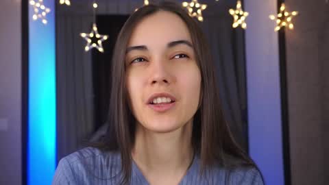  Gwen  online show from December 5, 6:33 pm