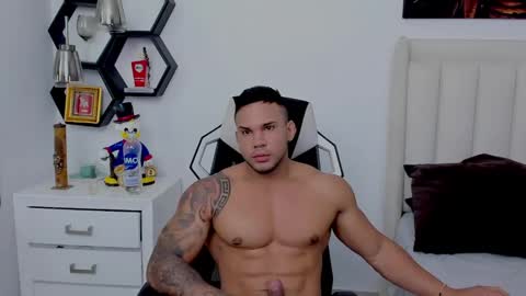 Snapshot of _matthew_santos_ chatting on December 14, 10:56 am _matthew_santos_ online show from December 14, 10:56 am