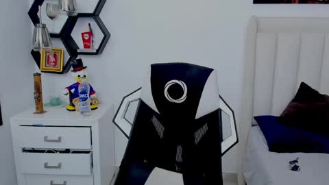 Snapshot of _matthew_santos_ chatting on December 15, 10:15 pm _matthew_santos_ online show from December 15, 10:15 pm