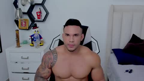 Snapshot of _matthew_santos_ chatting on December 16, 10:40 am _matthew_santos_ online show from December 16, 10:40 am