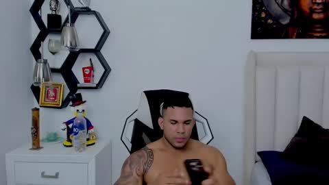 Snapshot of _matthew_santos_ chatting on December 16, 1:43 pm _matthew_santos_ online show from December 16, 1:43 pm