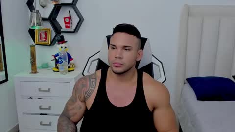 Snapshot of _matthew_santos_ chatting on December 16, 11:39 pm _matthew_santos_ online show from December 16, 11:39 pm