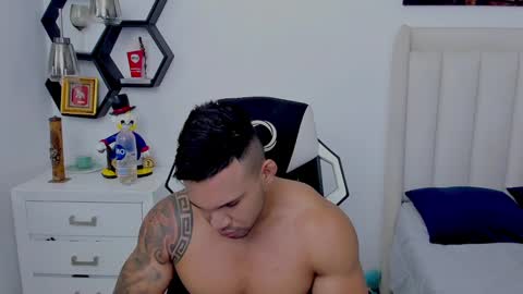 Snapshot of _matthew_santos_ chatting on December 17, 11:17 am _matthew_santos_ online show from December 17, 11:17 am