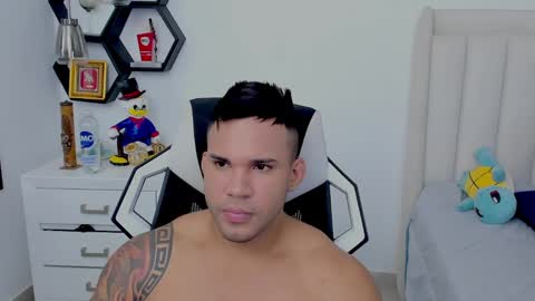 Snapshot of _matthew_santos_ chatting on December 28, 2:11 am _matthew_santos_ online show from December 28, 2:11 am