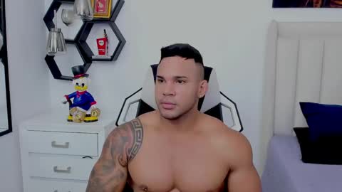 Snapshot of _matthew_santos_ chatting on January 11, 12:07 pm _matthew_santos_ online show from January 11, 12:07 pm