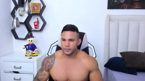 Snapshot of _matthew_santos_ chatting on January 17, 12:53 am _matthew_santos_ online show from January 17, 12:53 am