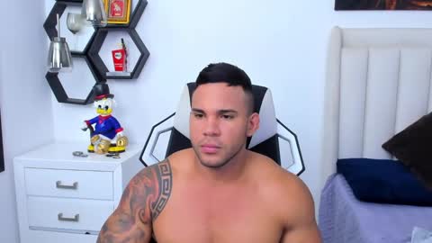 Snapshot of _matthew_santos_ chatting on January 17, 10:45 pm _matthew_santos_ online show from January 17, 10:45 pm