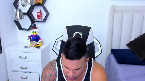 Snapshot of _matthew_santos_ chatting on January 18, 1:52 am _matthew_santos_ online show from January 18, 1:52 am