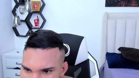 Snapshot of _matthew_santos_ chatting on January 21, 11:13 am _matthew_santos_ online show from January 21, 11:13 am