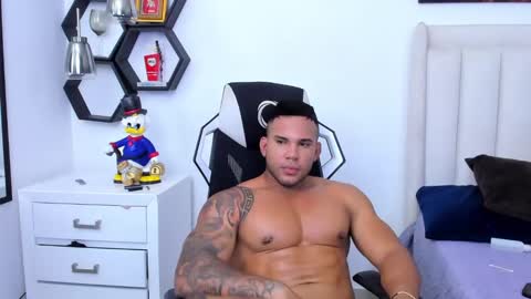 Snapshot of _matthew_santos_ chatting on January 22, 2:04 am _matthew_santos_ online show from January 22, 2:04 am