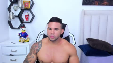 Snapshot of _matthew_santos_ chatting on January 24, 9:37 pm _matthew_santos_ online show from January 24, 9:37 pm