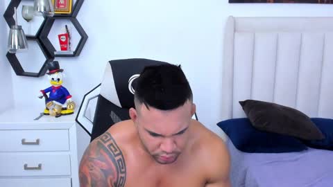 Snapshot of _matthew_santos_ chatting on January 26, 11:28 am _matthew_santos_ online show from January 26, 11:28 am