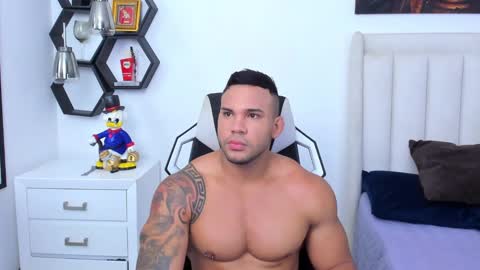 Snapshot of _matthew_santos_ chatting on January 27, 10:06 am _matthew_santos_ online show from January 27, 10:06 am