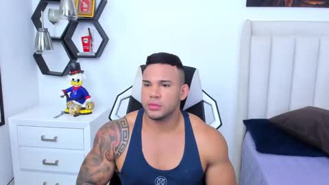 Snapshot of _matthew_santos_ chatting on January 27, 11:33 pm _matthew_santos_ online show from January 27, 11:33 pm