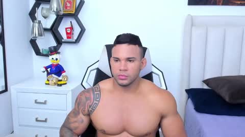 Snapshot of _matthew_santos_ chatting on January 29, 12:22 am _matthew_santos_ online show from January 29, 12:22 am