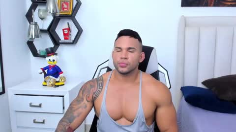 Snapshot of _matthew_santos_ chatting on January 31, 10:42 pm _matthew_santos_ online show from January 31, 10:42 pm