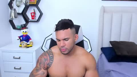 Snapshot of _matthew_santos_ chatting on February 1, 2:05 am _matthew_santos_ online show from February 1, 2:05 am