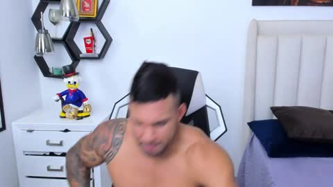 Snapshot of _matthew_santos_ chatting on February 2, 10:17 pm _matthew_santos_ online show from February 2, 10:17 pm