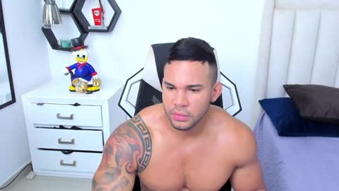 Snapshot of _matthew_santos_ chatting on February 3, 10:03 am _matthew_santos_ online show from February 3, 10:03 am