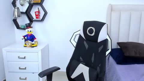 Snapshot of _matthew_santos_ chatting on February 3, 9:50 pm _matthew_santos_ online show from February 3, 9:50 pm