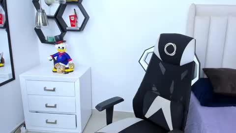 Snapshot of _matthew_santos_ chatting on February 4, 12:51 am _matthew_santos_ online show from February 4, 12:51 am