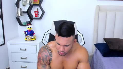 Snapshot of _matthew_santos_ chatting on February 4, 11:59 pm _matthew_santos_ online show from February 4, 11:59 pm