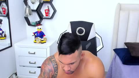 Snapshot of _matthew_santos_ chatting on February 5, 3:02 am _matthew_santos_ online show from February 5, 3:02 am