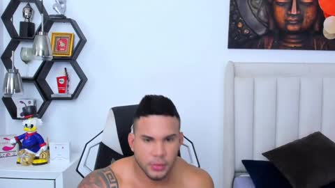 Snapshot of _matthew_santos_ chatting on February 8, 12:06 am _matthew_santos_ online show from February 8, 12:06 am