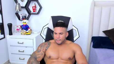 Snapshot of _matthew_santos_ chatting on February 8, 11:24 pm _matthew_santos_ online show from February 8, 11:24 pm